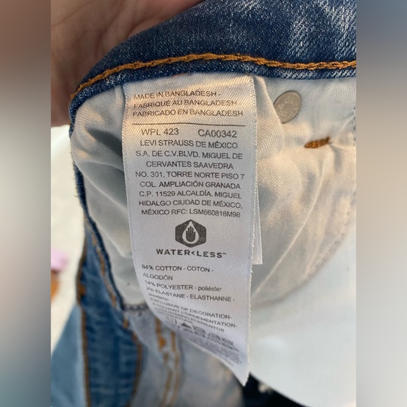 Denizen from Levi's Blue Distressed Jeans - Picture 3 of 4